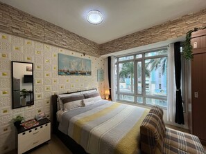 1 bedroom, desk, iron/ironing board, free WiFi - Marvinn's by LVH - 150 Newport Boulevard. Near NAIA T3! Free Wifi/Netflix/Pool (Pasay City)