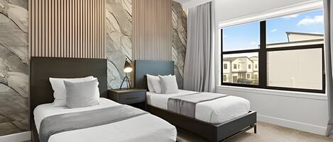 5 bedrooms, iron/ironing board, bed sheets