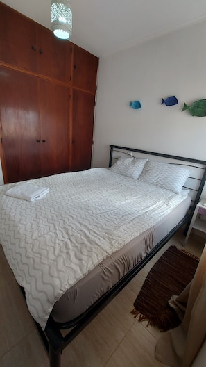 2 bedrooms, in-room safe, iron/ironing board, free WiFi