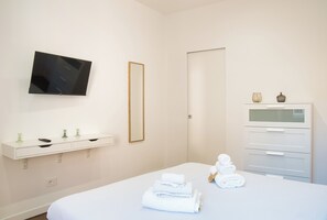 1 bedroom, iron/ironing board, free WiFi, bed sheets