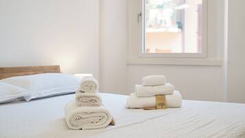 1 dormitorio, tabla de planchar con plancha, wifi gratis y ropa de cama
