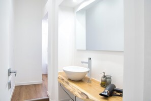 Shower, hair dryer, bidet - Mascari Suites - Saxum (Lecco)