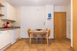 Dining - 1-Bedroom Apartment in the Artyffal Building (Sierra Nevada)