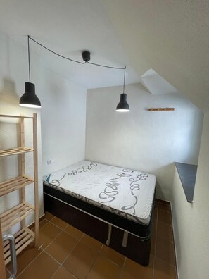 1 bedroom, bed sheets