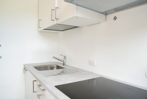 Fridge, microwave, stovetop, cookware/dishes/utensils