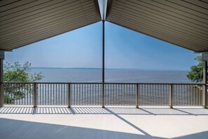 Property grounds - Incredible view | Château au bord du fleuve (Saint-Augustin-de-Desmaures)