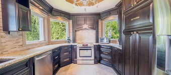 Incredible view | Château au bord du fleuve