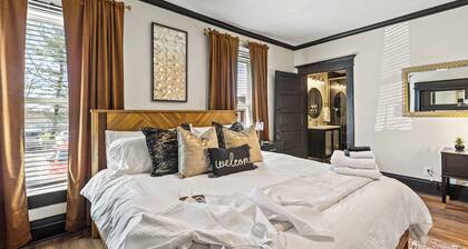 2 Hot Tubs/Private Bar/ Pickleball & Basketball Ct/2Kitchens/5 Full Bathrooms