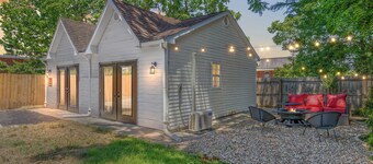 2 Hot Tubs/Private Bar/ Pickleball & Basketball Ct/2Kitchens/5 Full Bathrooms