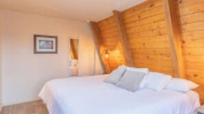 1 bedroom, iron/ironing board, internet, bed sheets