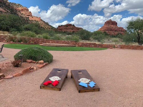 A stunning Pet-Friendly Studio facing the Red Rocks!