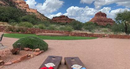 A stunning Pet-Friendly Studio facing the Red Rocks!