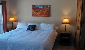 1 soverom, strykejern/-brett, reiseseng for barn og wi-fi (inkludert)