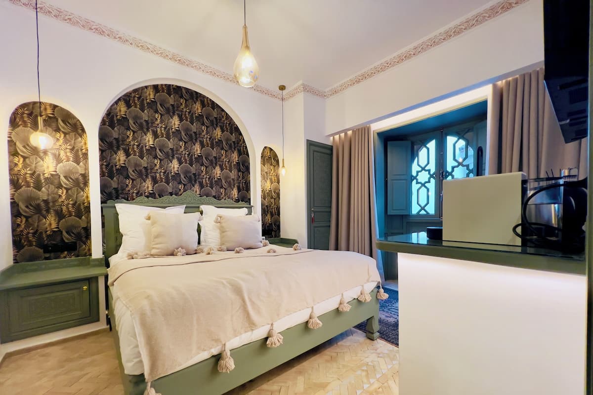 Suite | Premium bedding, pillowtop beds, minibar, in-room safe
