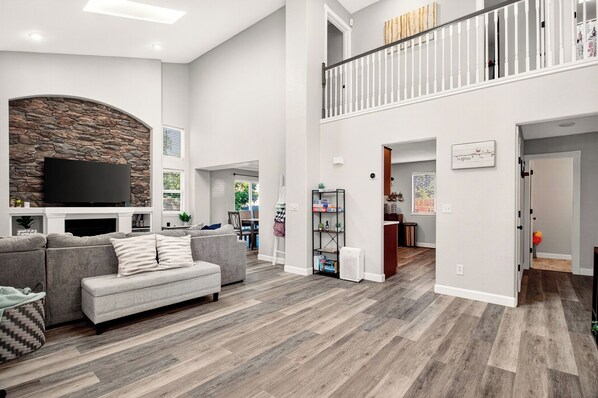 Smart TV, fireplace, DVD player, books