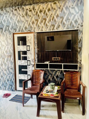 Superior Double Room, Balcony, City View | Hypo-allergenic bedding, rollaway beds, free WiFi