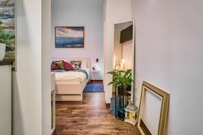 خزنة داخل الغرفة ومكواة/لوح كي وسرير سفر وواي فاي مجانًا