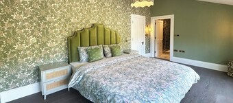 Thames Mansion - River View