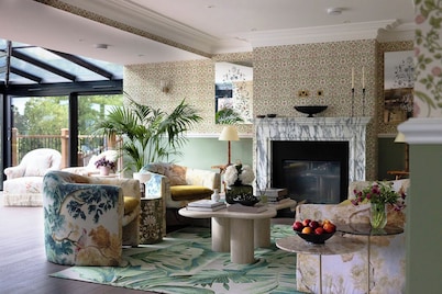 Thames Mansion - River View