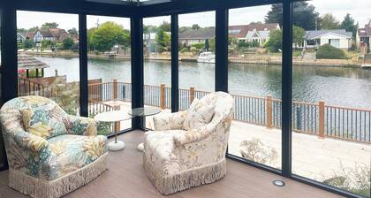 Thames Mansion - River View