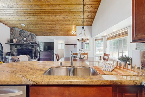 Cozy Three-Story Lakeview Cabin w/Furnished Deck, Updated Kitchen & Fireplace