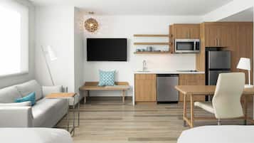 Studio, 2 Queen-Betten | Wohnbereich