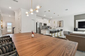 Basic Villa | Dining