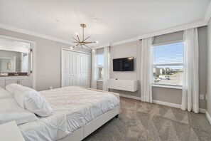 Villa básica | Cortinas blackout, tabla de planchar con plancha y cuna de viaje 