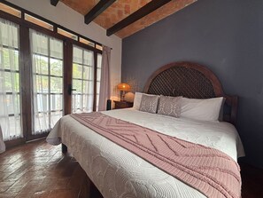 Comfort-huone | Pimennysverhot, silitysrauta/-lauta