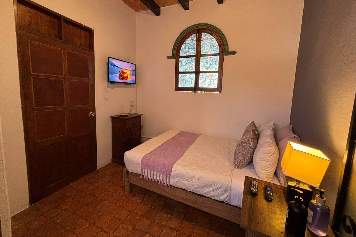 Quarto clássico | Cortinas blackout, ferros/tábuas de passar roupa