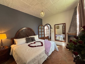 Blackout curtains, iron/ironing board - Hotel Casa Loreto (San Miguel de Allende)