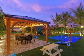 Outdoor dining - Private Splash Pad, Pickleball, Htd Pool, Hot Tub (Bradenton)