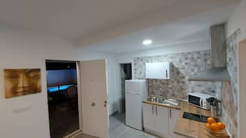 Fridge, microwave, stovetop, coffee/tea maker