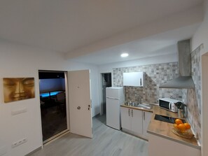 Fridge, microwave, stovetop, coffee/tea maker