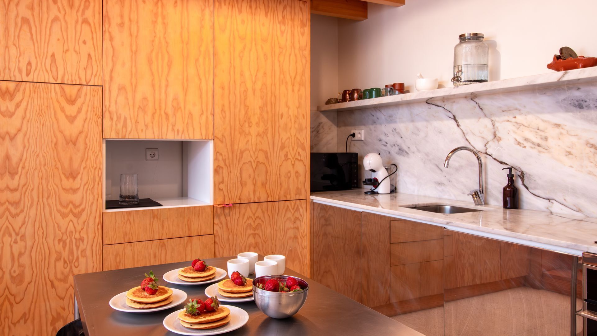 Geladeira, micro-ondas, fogão, cooktop