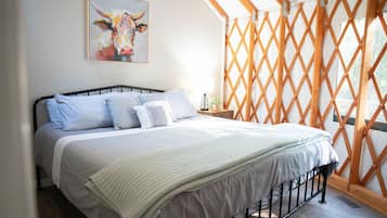 2 bedrooms, WiFi (free), bed sheets