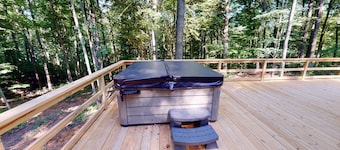 Urban Pine Yurt- Hocking Hills Yurts