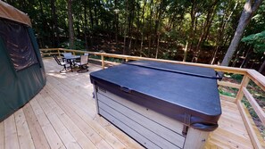 Outdoor dining - Urban Pine Yurt- Hocking Hills Yurts (Laurelville)