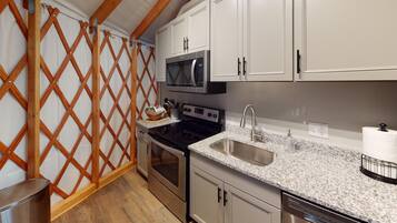 雪櫃、微波爐、焗爐、爐具