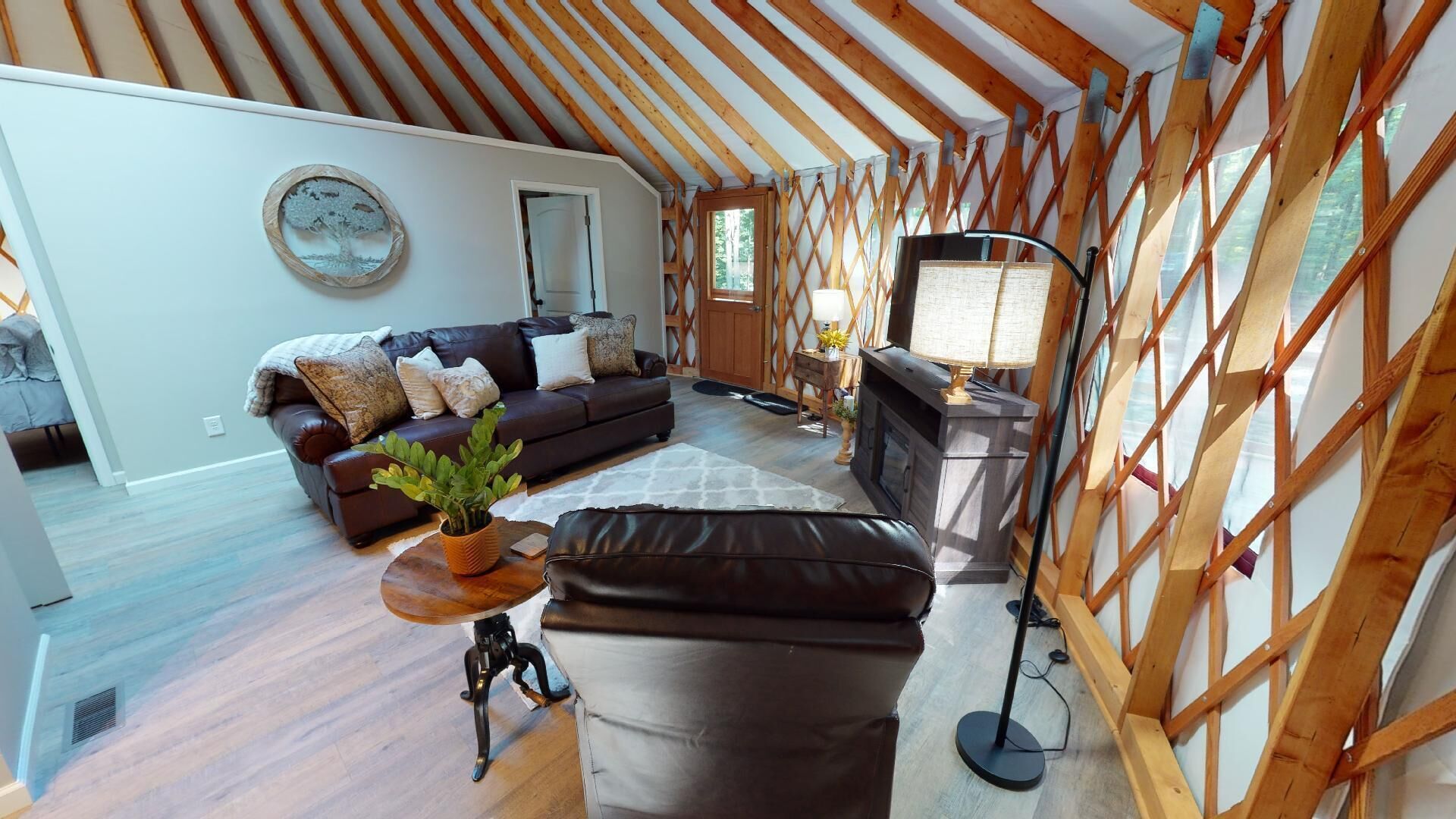 Smart TV, fireplace