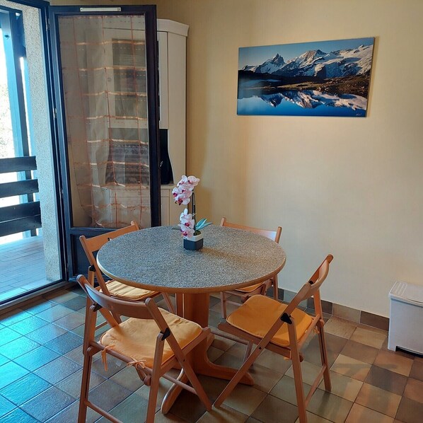 Dining - Studio with stunning view of Serre Chevalier (Briançon)