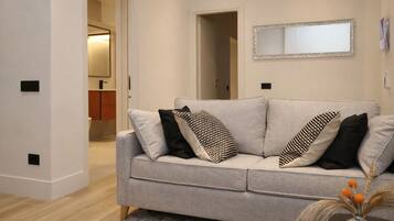 Smart-TV, Bücher, Stereoanlage