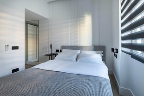 1 bedroom, in-room safe, iron/ironing board, travel cot