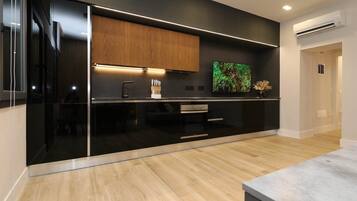 Kühlschrank, Ofen, Herdplatte, Geschirrspüler