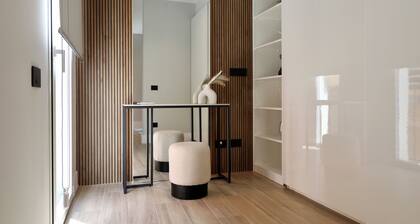 Cavour Suites 31, Olbia Old Town Duplex, King Bed, Office, Gated Parking