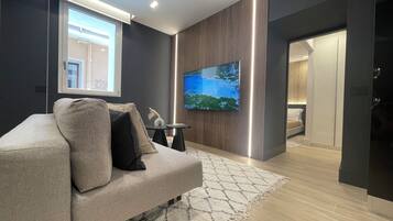 Smart-TV, Bücher, Stereoanlage