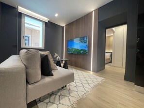 Smart TV, books, stereo