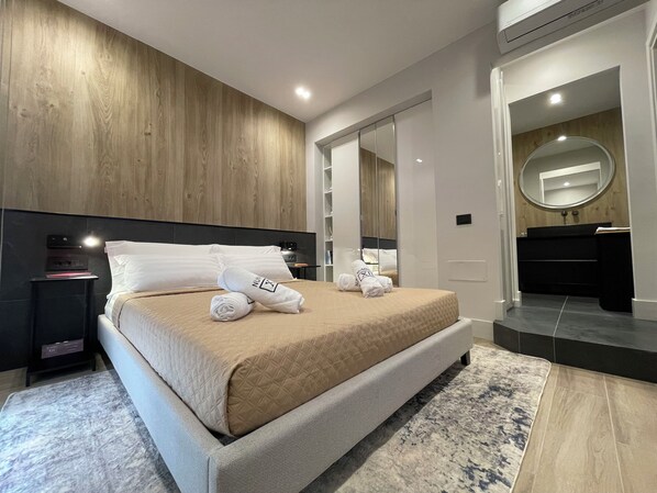 1 bedroom, in-room safe, iron/ironing board, travel cot