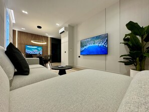 Smart TV, books, stereo