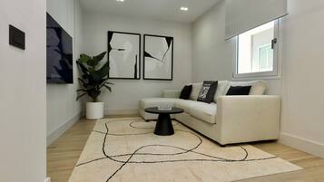 TV connectée, livres, chaîne hi-fi